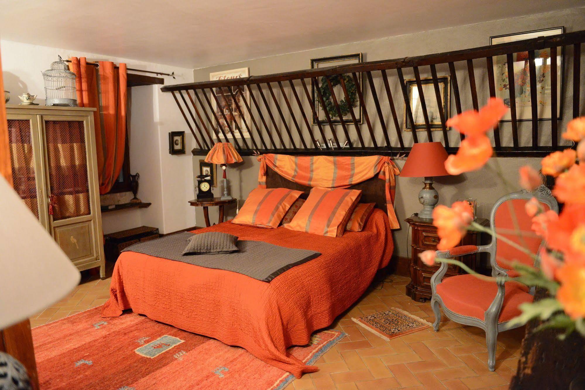 Отель Moulin Rouhaud Montboyer Экстерьер фото